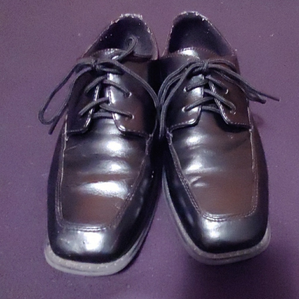Boys black dress shoe
